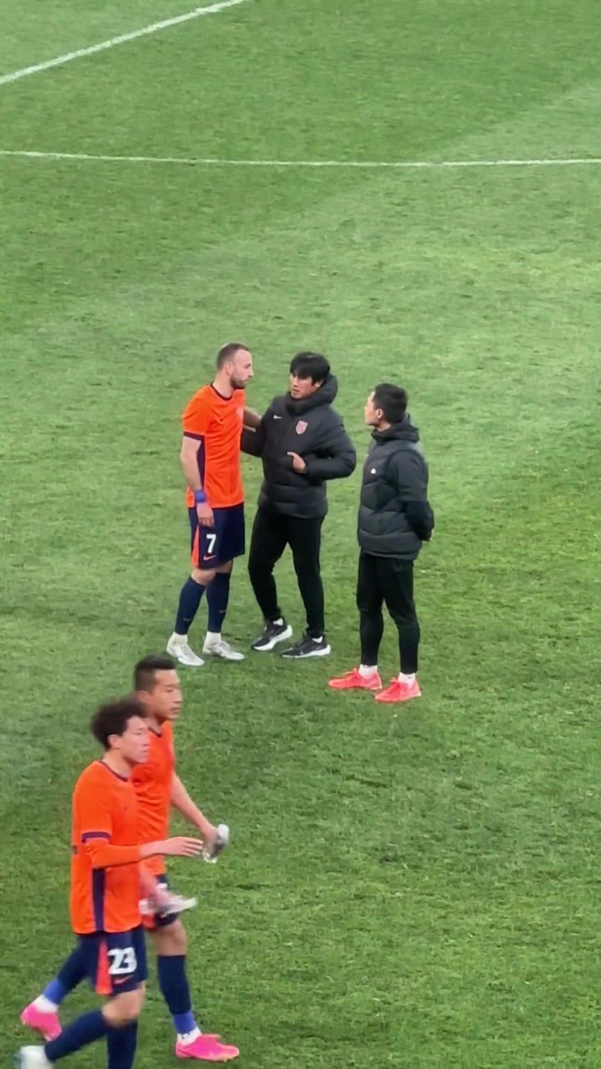 師徒情深!青島中場(chǎng)薩里奇曾是蓉城主帥徐正源在K聯(lián)賽時(shí)的麾下愛(ài)將