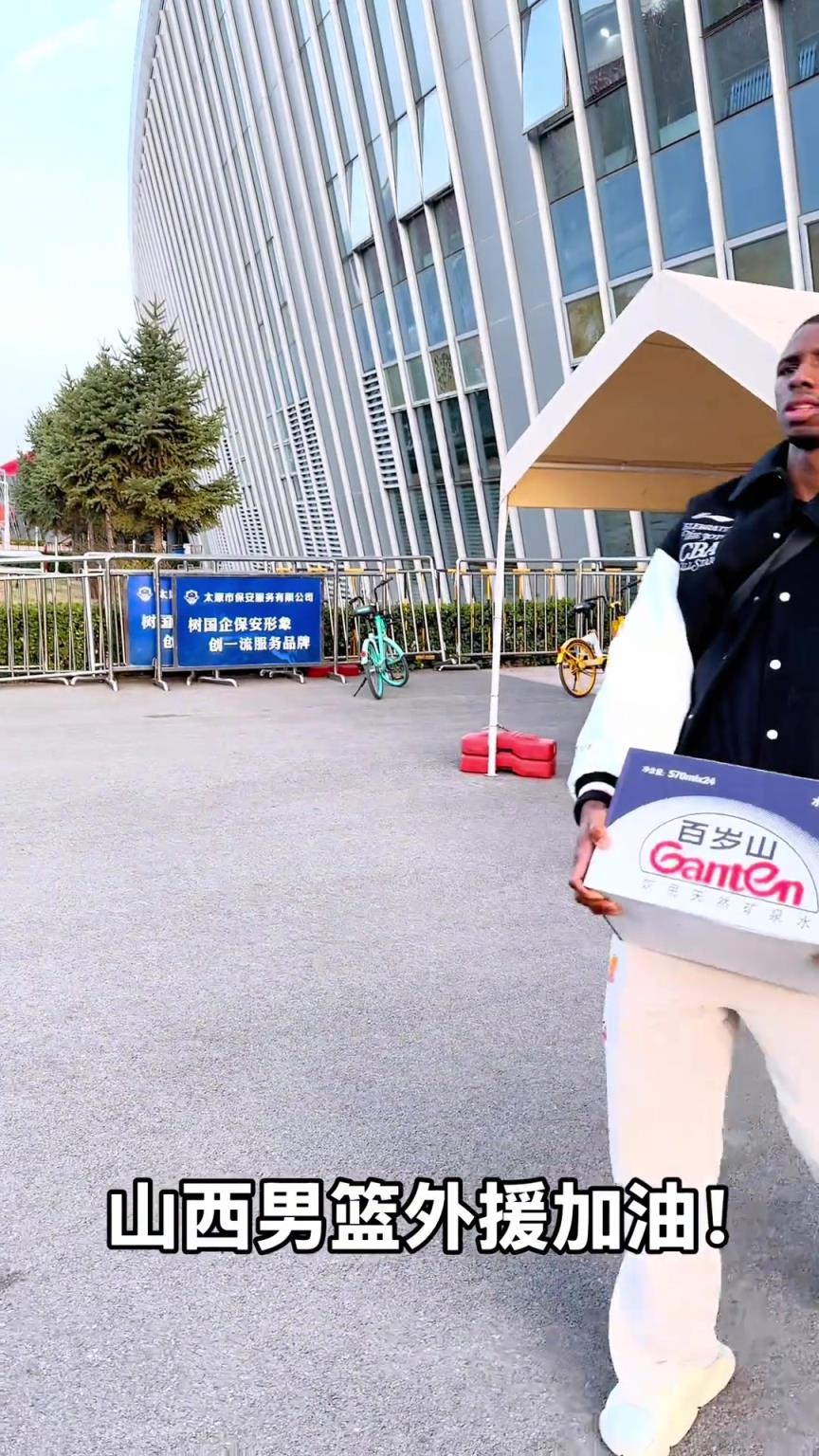 不是！你們山西外援合同還包括搬水的？