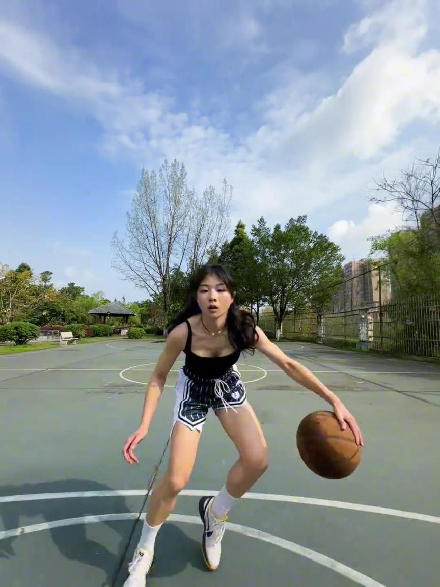 看著有點(diǎn)實(shí)力，敢背打我不？